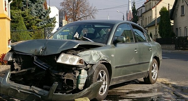 Turza Śląska: dwie osoby poszkodowane w wypadku na Bogumińskiej