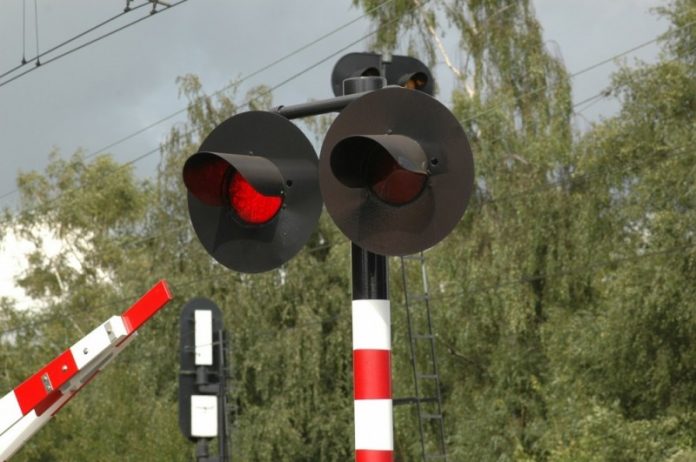 level-crossing-65779_1280-800x531.jpg