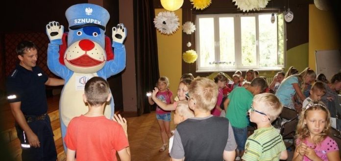 Czyżowice: Policjanci rozmawiali z dziećmi o bezpiecznych wakacjach